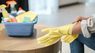 Trabajo doméstico: cuánto aumentan los salarios en agosto y cómo impacta en los bolsillos