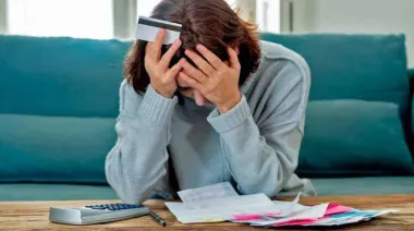 Tiene 22 años y su deuda pasó de $6 a $40 millones: “Sentí que me había arruinado la vida”