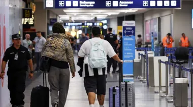 Una señal positiva para el turismo: llegan más extranjeros y se frenan los viajes afuera