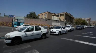 Filas por combustible en Teherán tras la ofensiva económica de EE.UU. contra Irán