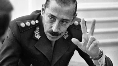 ¿Una foto de Videla circulando por la Cámara de Diputados en plena sesión?