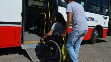 Viajar con discapacidad: el pedido urgente por boletos, rampas y asientos