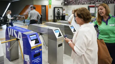 Jubilados podrán viajar gratis en subte con el DNI: quiénes acceden y cómo anotarse