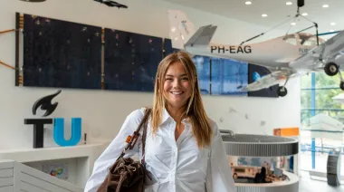 Ariane de Holanda comenzó Ingeniería Aeroespacial y rompe el molde real