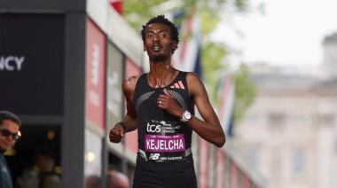 Kejelcha hizo historia: batió el récord mundial en la Media Maratón de Buenos Aires