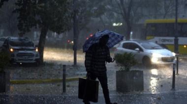 Temporal en La Plata: diluvio, calles anegadas y alerta por más lluvias