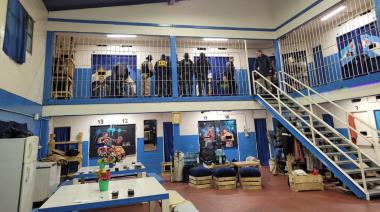 “Empiecen a sacar la falopa”: sospechan que se filtró un allanamiento en la cárcel de Florencio Varela