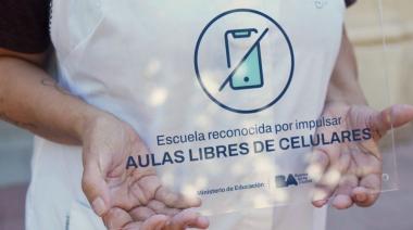 Más de 100 mil familias porteñas acuerdan postergar el uso de celulares