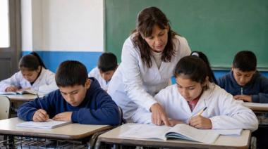 Educación: solo 50 de cada 100 chicos terminan la primaria a tiempo y con saber básico