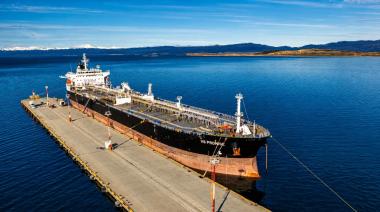 Petrolero británico en Ushuaia: qué prohíbe la Ley Gaucho Rivero realmente
