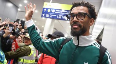 Vozinha: así fue el multitudinario recibimiento de los hinchas de Colo Colo en Santiago