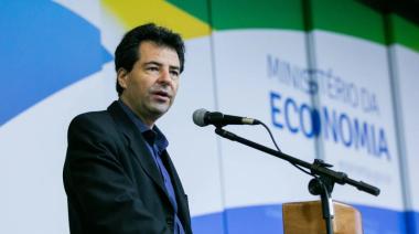 Flávio Bolsonaro suma a Adolfo Sachsida y refuerza su programa económico con foco liberal
