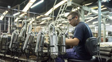 Día de la Industria: 3 datos que ilustran el derrumbe del sector en el modelo Milei