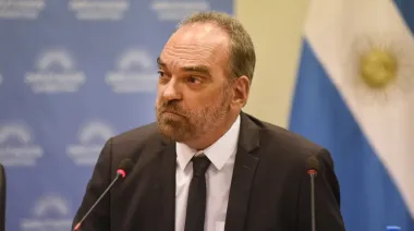 Malvinas: el polémico libro 2012 de Fernando Iglesias que la oposición no olvida