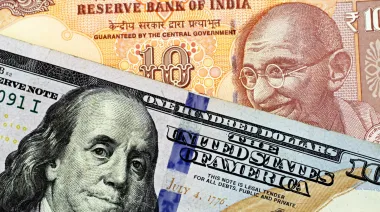 India convierte USD 127.000 millones de su diáspora en escudo para la rupia