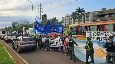 Milei, Caputo y Sturzenegger llegaron a Misiones en medio del reclamo yerbatero
