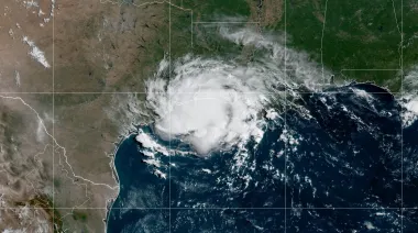 Lowell ya altera la carga en Hawái antes de acercarse a las islas