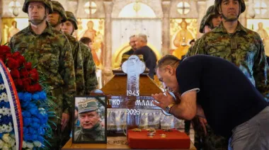 Ratko Mladic fue enterrado con honores en Serbia y crece la tensión con Bosnia