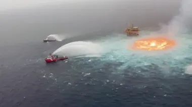Pemex contiene fuga de crudo frente a Campeche y repara el ducto submarino