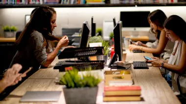 Colombia: 15 ramas de servicios facturan más, pero el empleo cae en 14