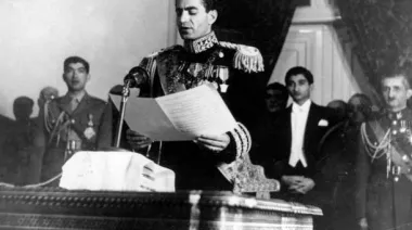 Irán: Reza Shah abdicó hace 85 años bajo presión británica y soviética