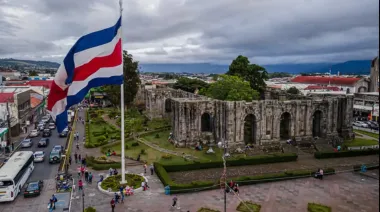 Costa Rica crece 2,5% y el mercado interno gana peso frente al sector exportador