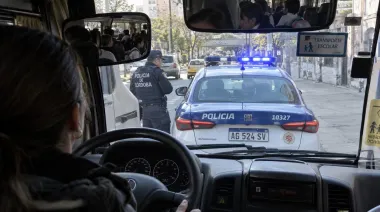 La doble cara de la supuesta “tesorera” de una banda criminal: de día manejaba un transporte escolar