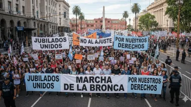 La “Marcha de la Bronca” moviliza a la izquierda, jubilados y organizaciones sociales