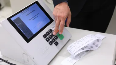 Brasil 2026: cómo se controla una urna electrónica antes y después de votar