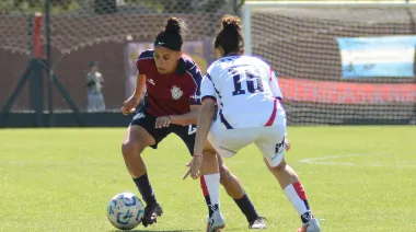 Qué pasa con el fútbol femenino: reclamos por pagos, salud y contratos en tres clubes