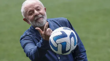 Lula se pelea con los clubes de fútbol en plena campaña presidencial en Brasil