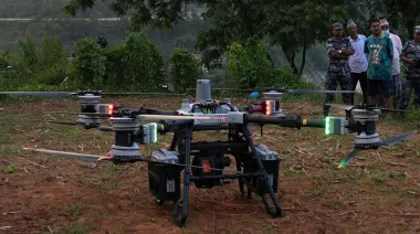 Nepal usa drones de carga para llevar alimentos donde las rutas quedaron cortadas