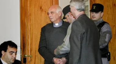 Quién es Von Wernich, el cura condenado que pidió ver al Papa León XIV