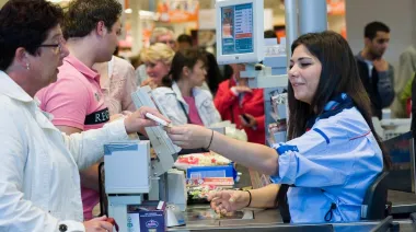 Locales cerrados por el Día del Empleado de Comercio: un sector que se achica