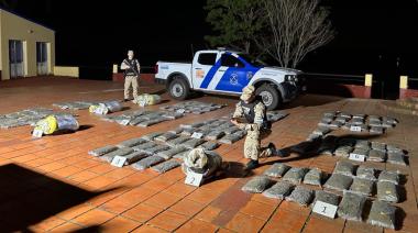 Destellos en la costa del Paraná y 24 bultos abandonados: secuestraron 400 kilos de droga