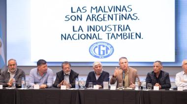 La CGT marcha con la bandera reeditada de Malvinas de la Selección: qué exige