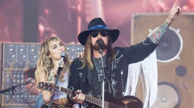 Billy Ray Cyrus salió a defender a Miley tras el cambio de nombre en X