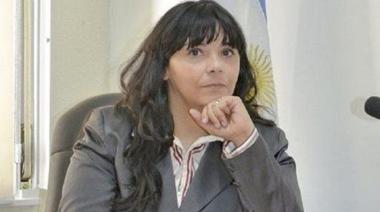 La jueza que fue destituida tras besar a un preso volvió al cargo y amplió el recreo de detenidos