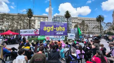 Tiene 90 años, fue alumna de Houssay y apuntó contra Milei en Plaza de Mayo