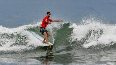 Surfiel Gil arrancó con triunfos en el Longboard de los Suramericanos en Mar del Plata