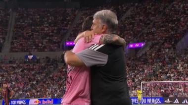 El emotivo abrazo entre Messi y el Tata Martino antes del Inter Miami-Atlanta United