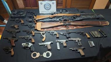 Investigaban a una pareja por venta de drogas y hallaron un arsenal de 23 armas y más de 1.700 municiones