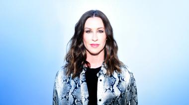 Del aeropuerto al tribunal: la trama que puso a Alanis Morissette contra su exmánager