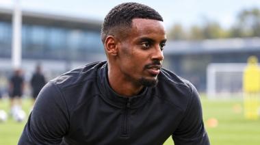 Isak entra en su primera prueba de continuidad