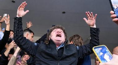 Milei cantó "Panic Show" en Bahía Blanca: su gesto con Santilli, clave para 2027