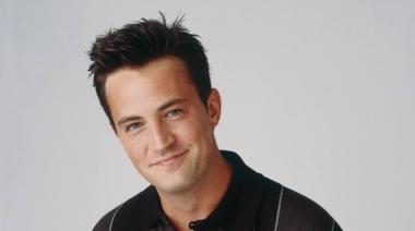Netflix anunció una docuserie sobre Matthew Perry, el actor de Friends, con archivo íntimo
