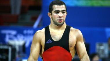 Compite por Argentina, fue plata con Armenia en Londres 2012 y su papá ganó con la URSS