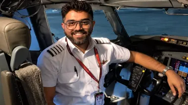 De la ingeniería textil a salvar un avión: quién es el piloto héroe de flydubai