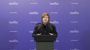 Otra audaz jugada de Pagano: conferencias de prensa semanales de Milei por ley