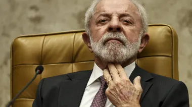 Brasil llega a las urnas con Lula en 47,8% y Flávio Bolsonaro en 42,1%